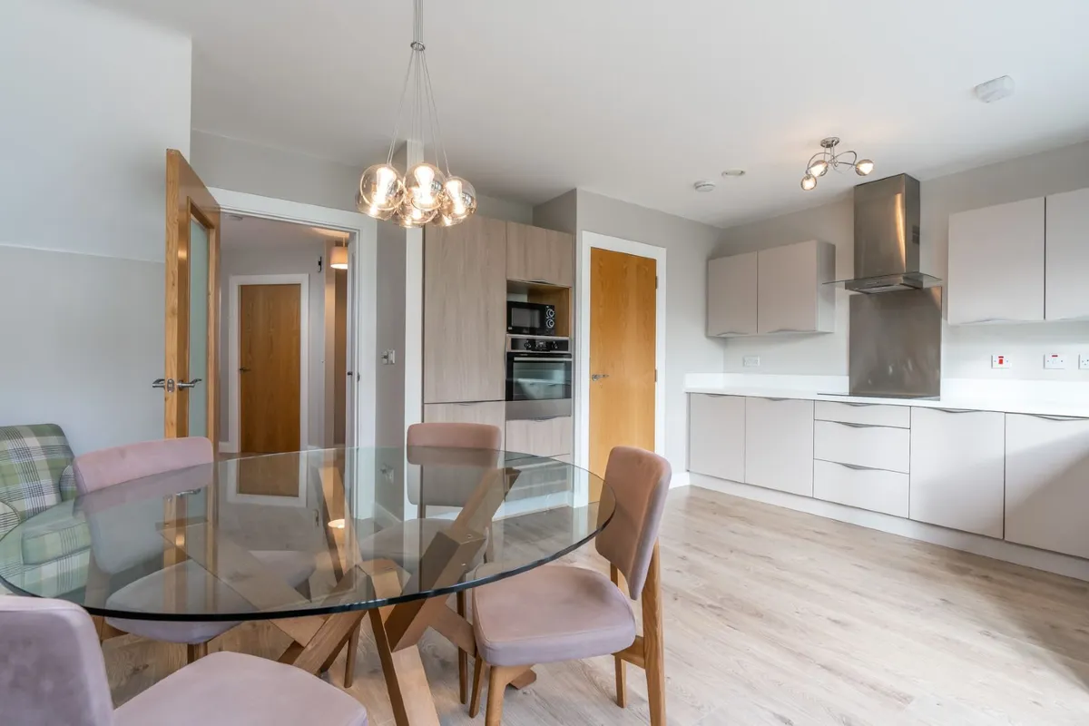 Dining table and chairs - Image 1