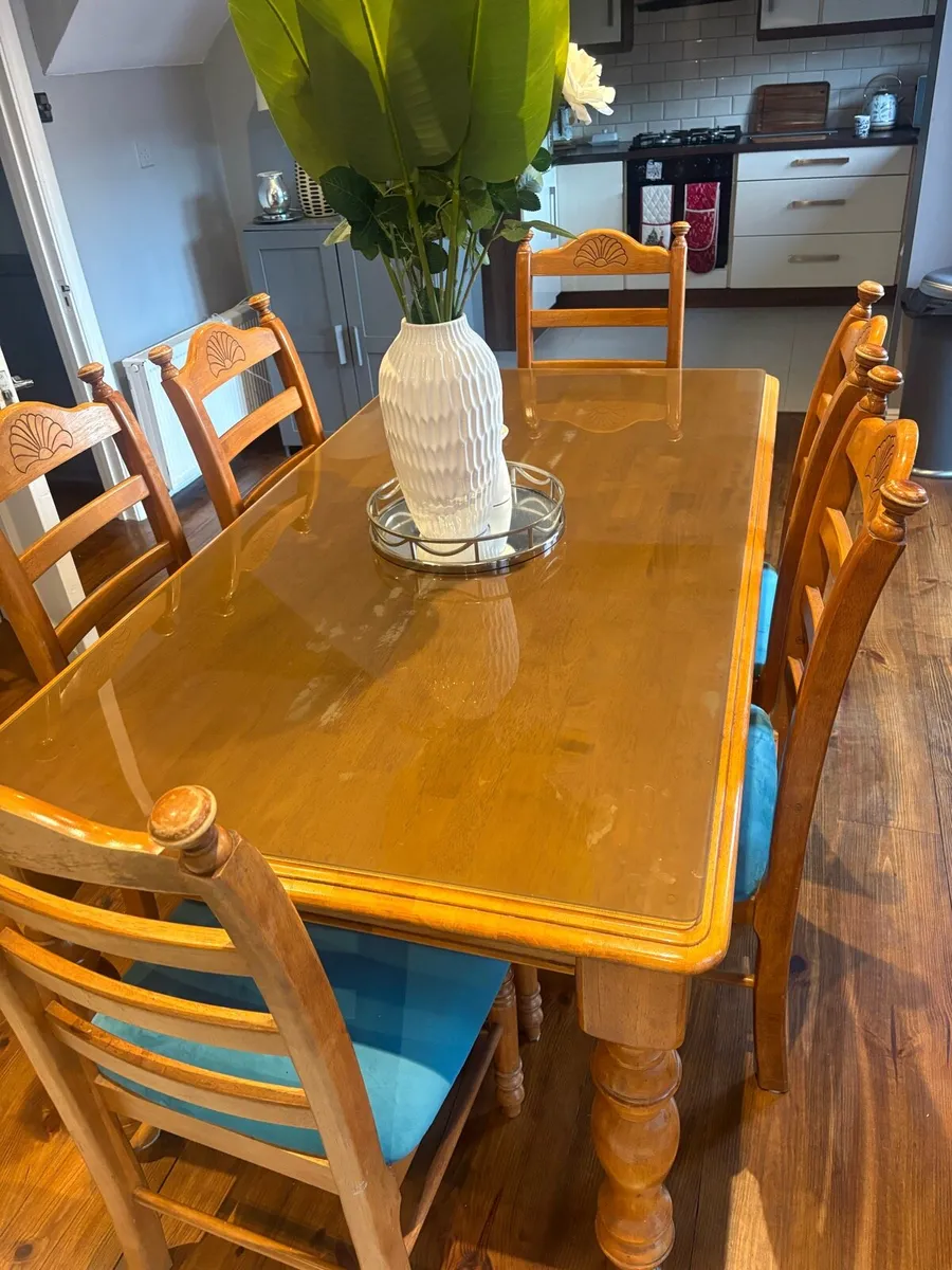 Dining table and chairs - Image 1