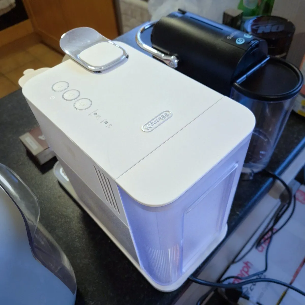 DeLonghi Nespresso Lattissima One Coffee Machine - Image 3