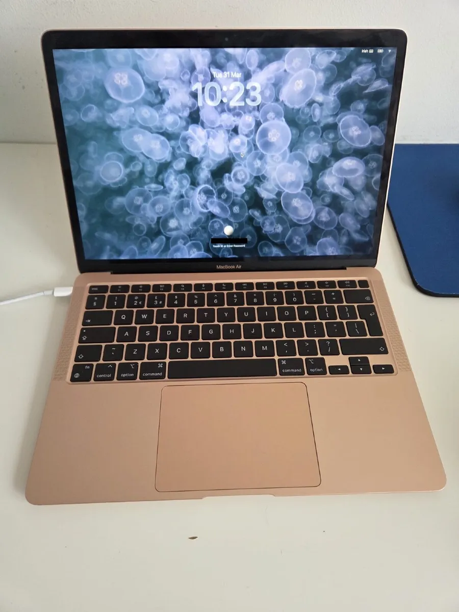 MacBook Air M1, 2020 - Image 1