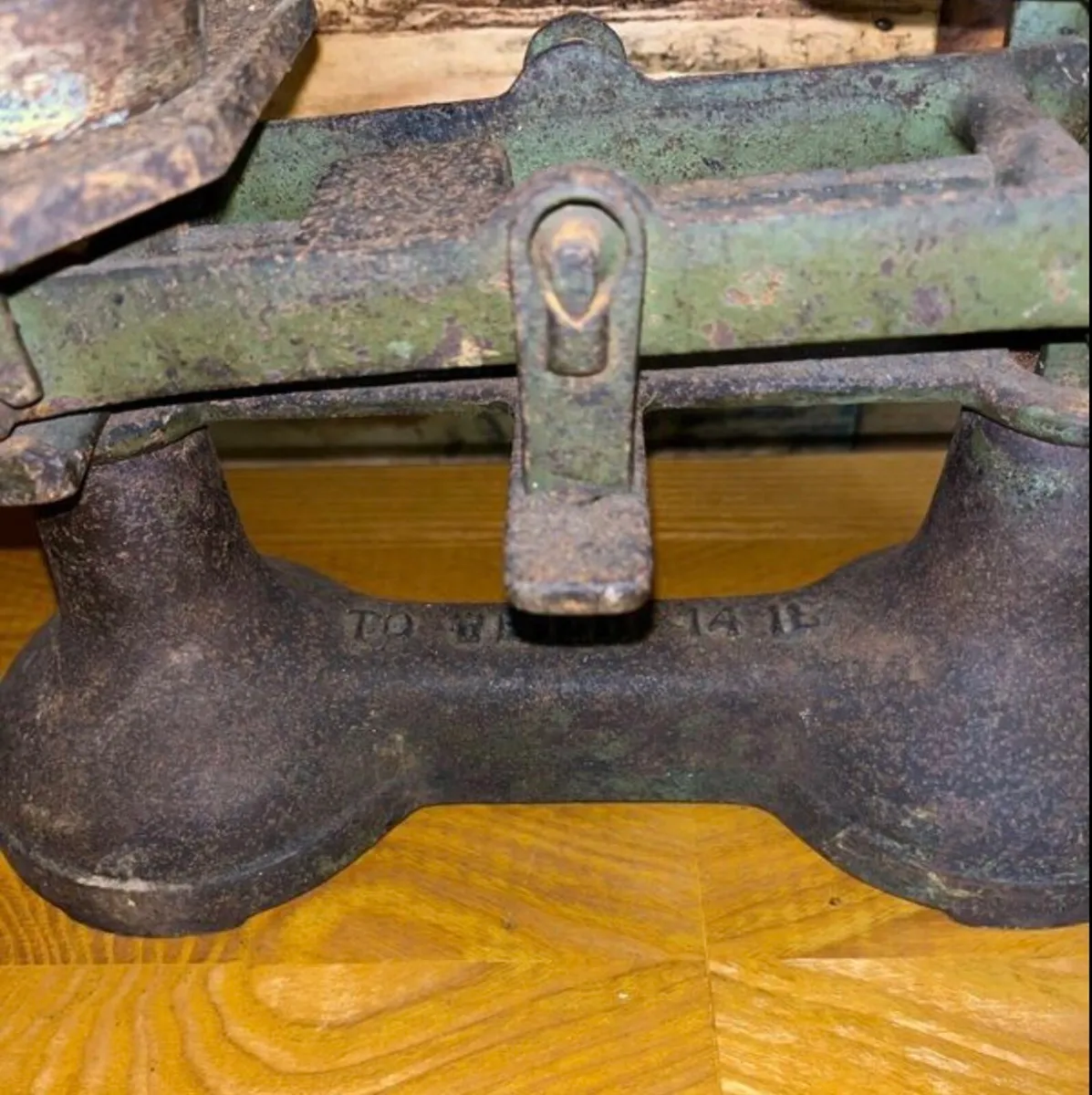 Set of antique scales and weights - Image 2