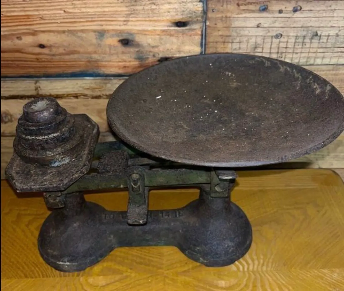 Set of antique scales and weights - Image 1