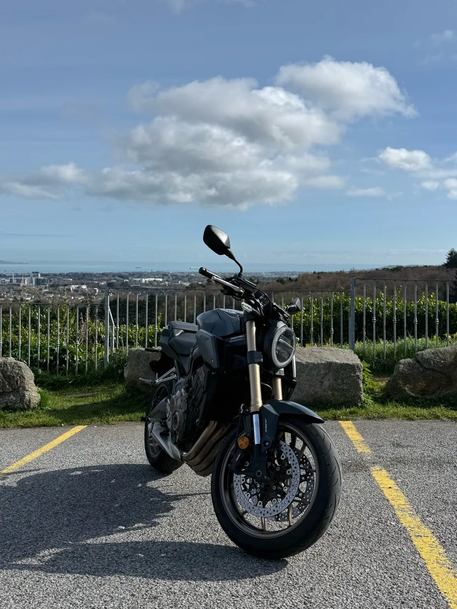 2024 Honda CB650R – Low KM – Excellent Condition - Image 2