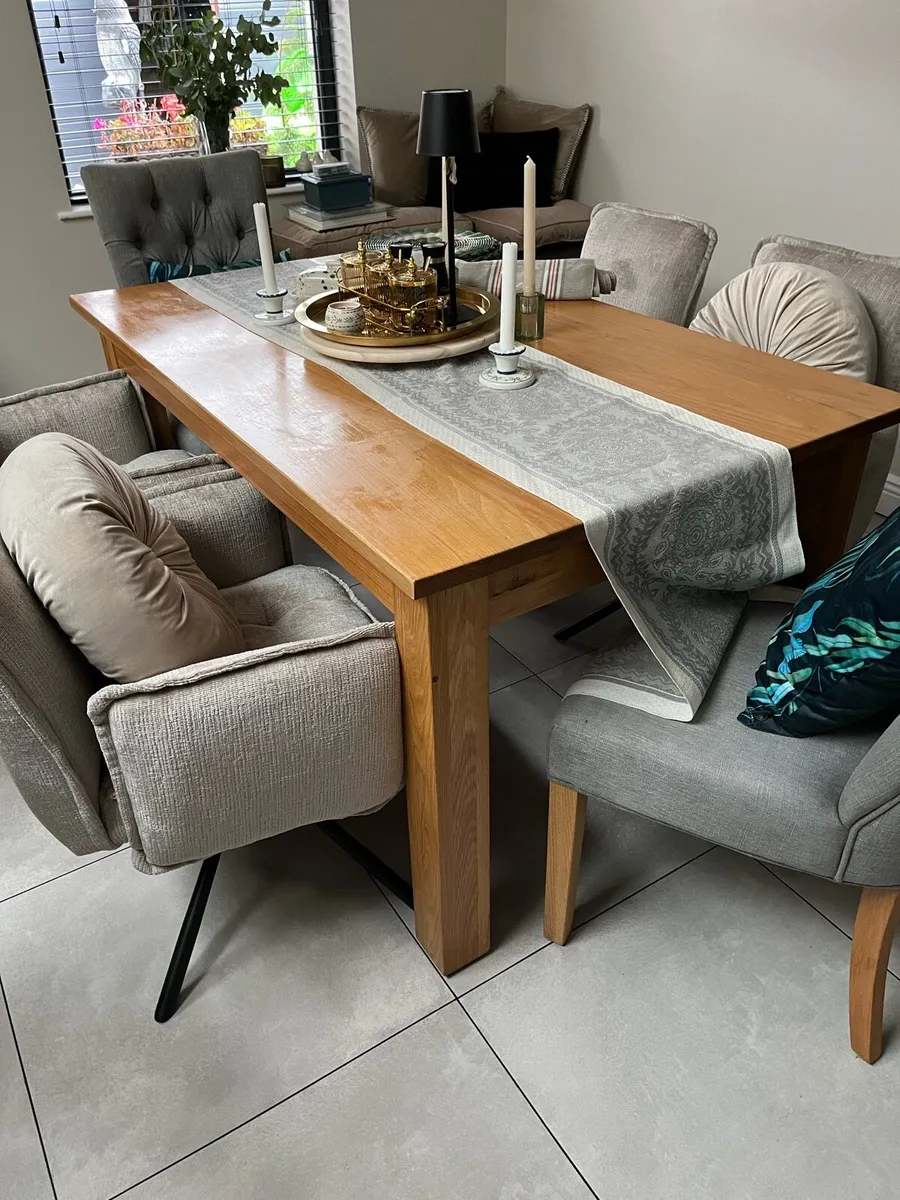 Kitchen table - Image 1