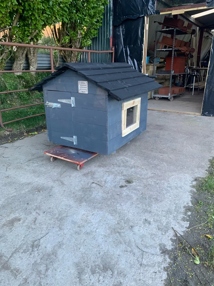 Dog kennel - Image 1