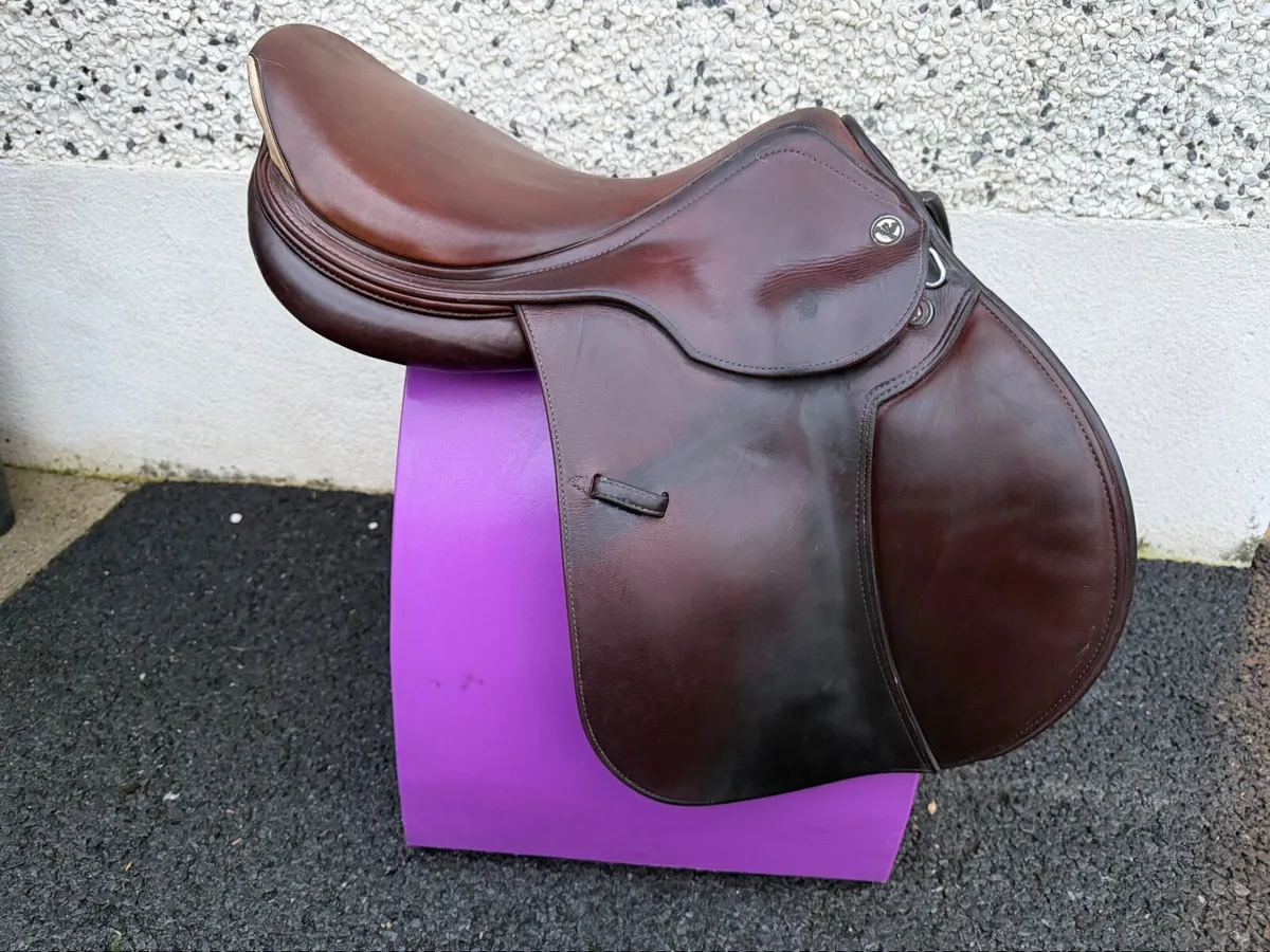 17” Prestige Paris Classic Saddle - Image 1
