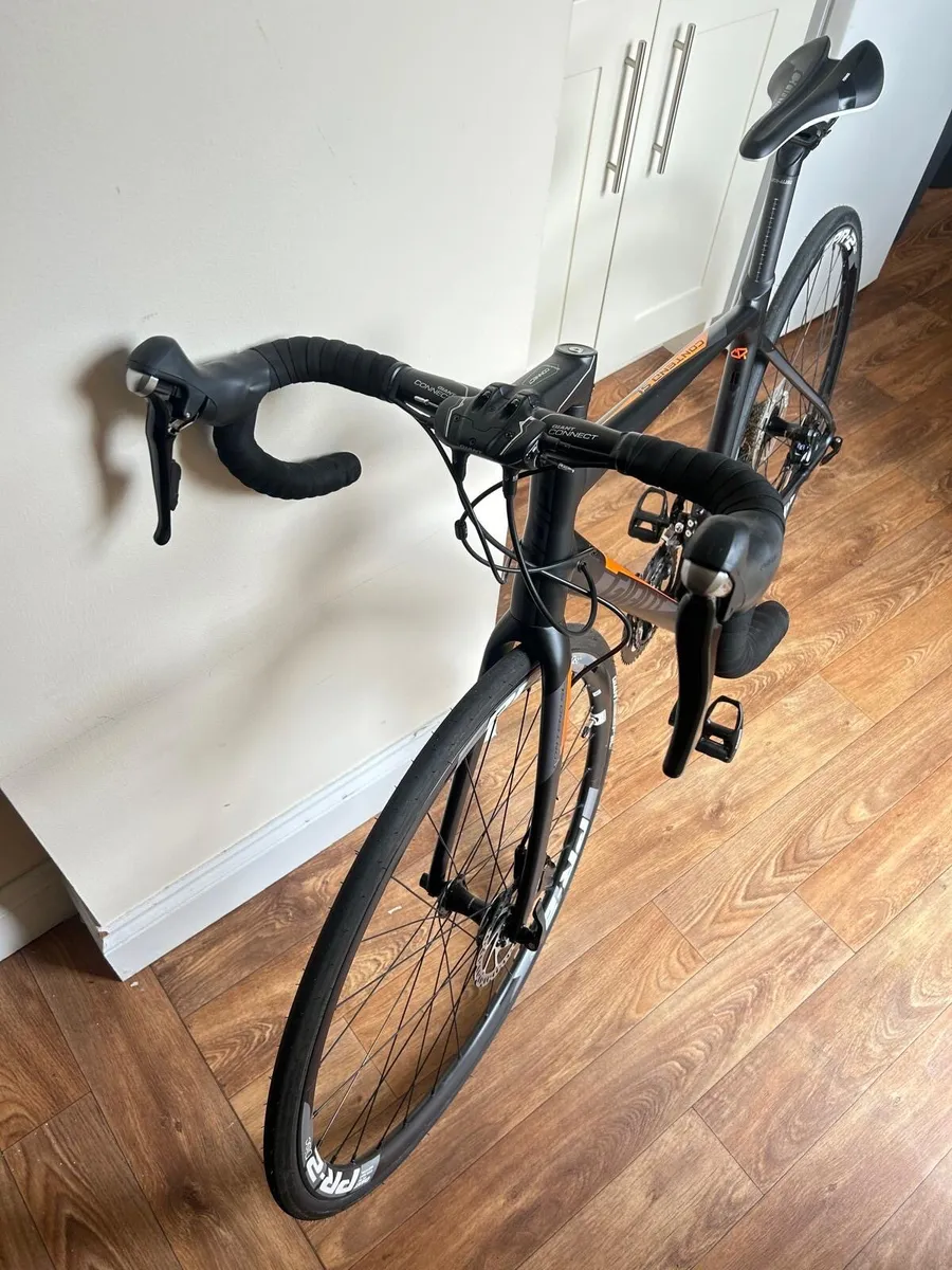 Giant Contend Road Bike – Shimano 105 – Like New - Image 2