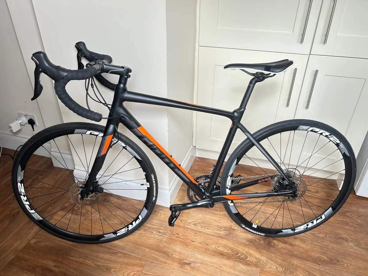Giant Contend Road Bike – Shimano 105 – Like New - Image 1