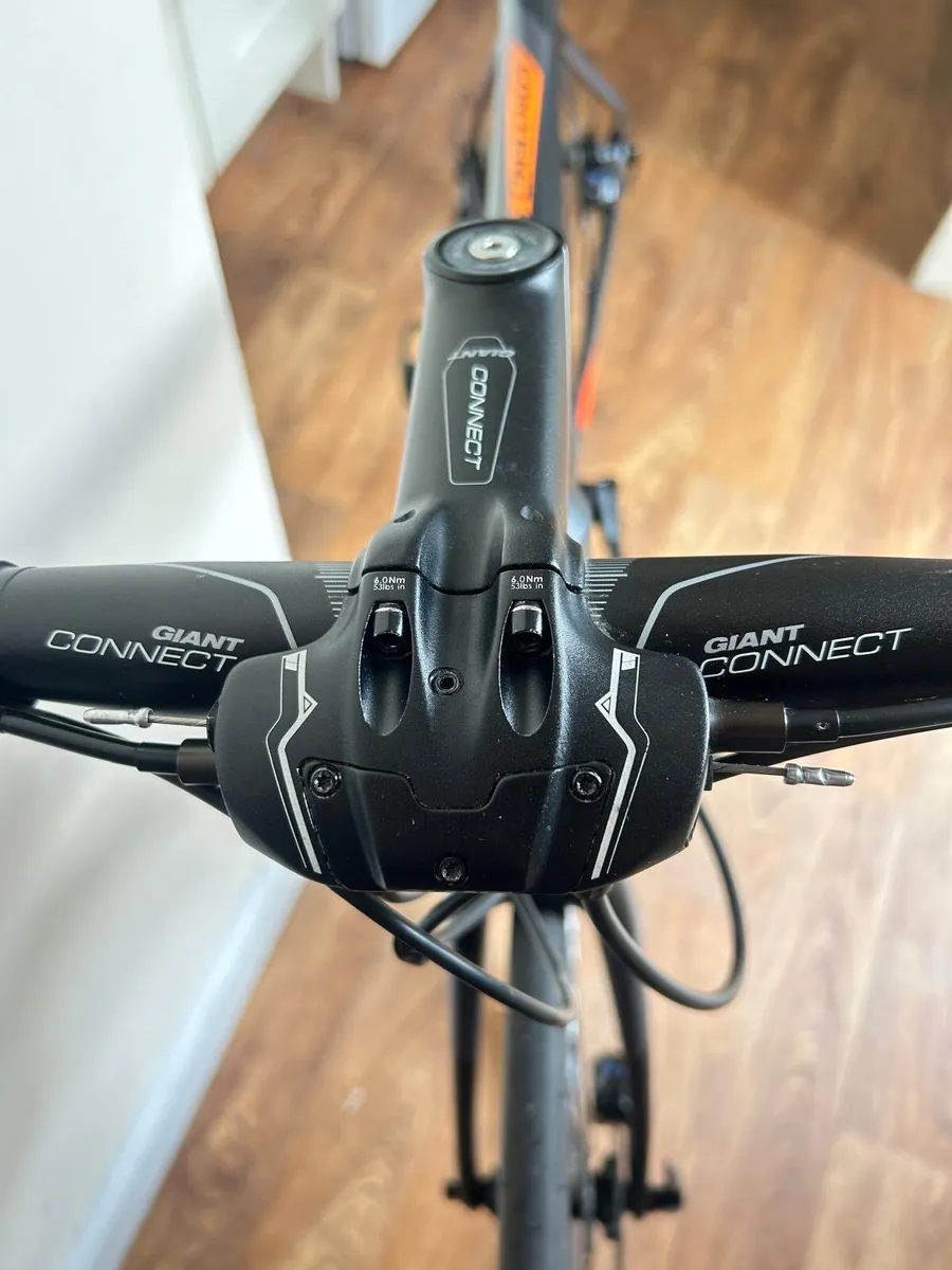 Giant Contend Road Bike – Shimano 105 – Like New - Image 4