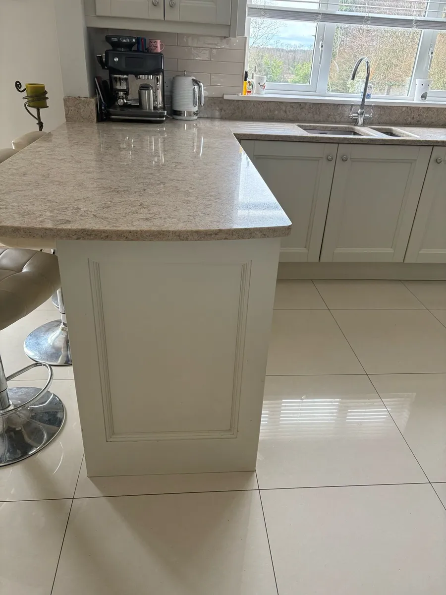 Kitchen with Quartz Countertopy - Image 4