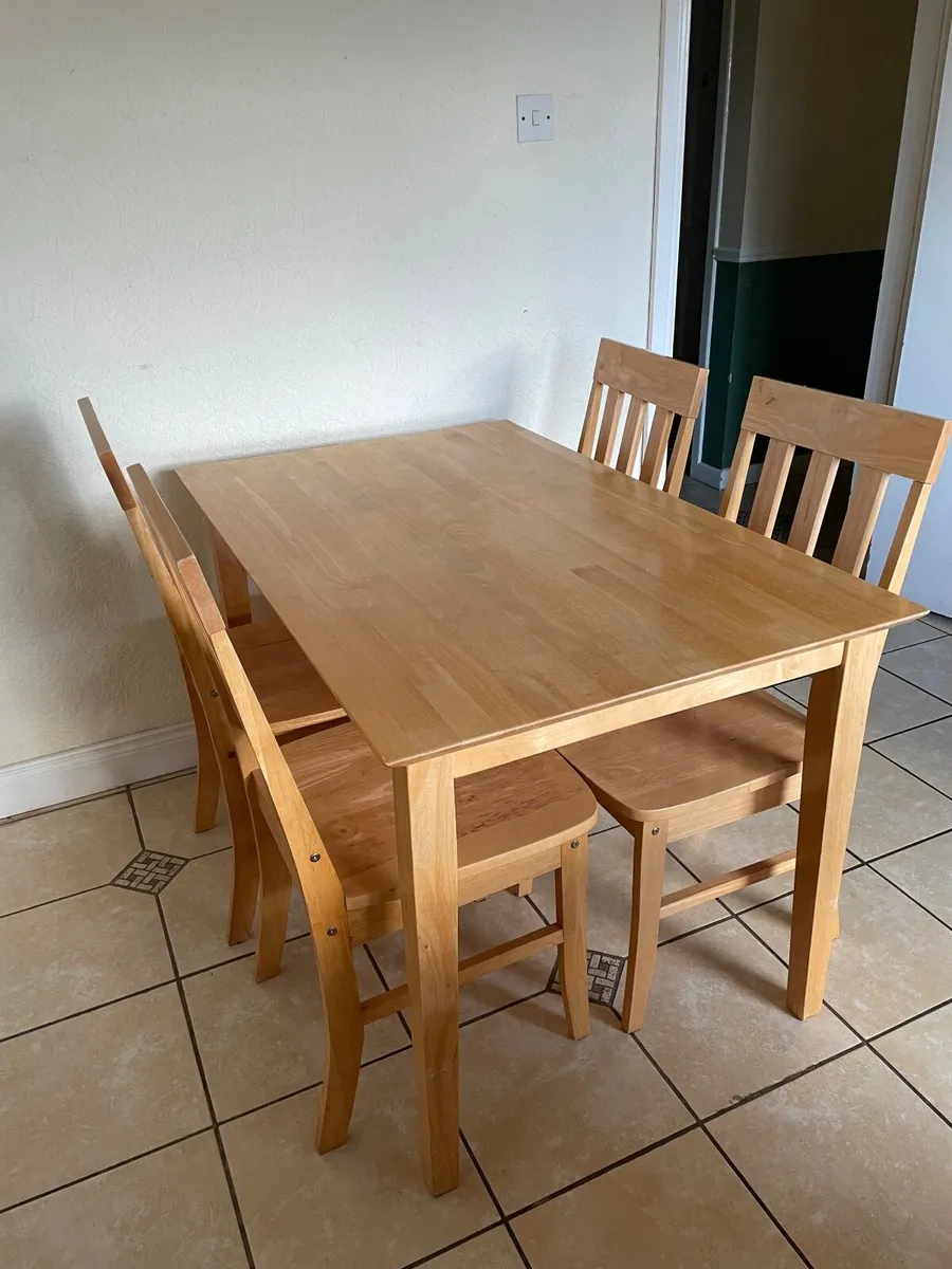 Table and chairs - Image 4