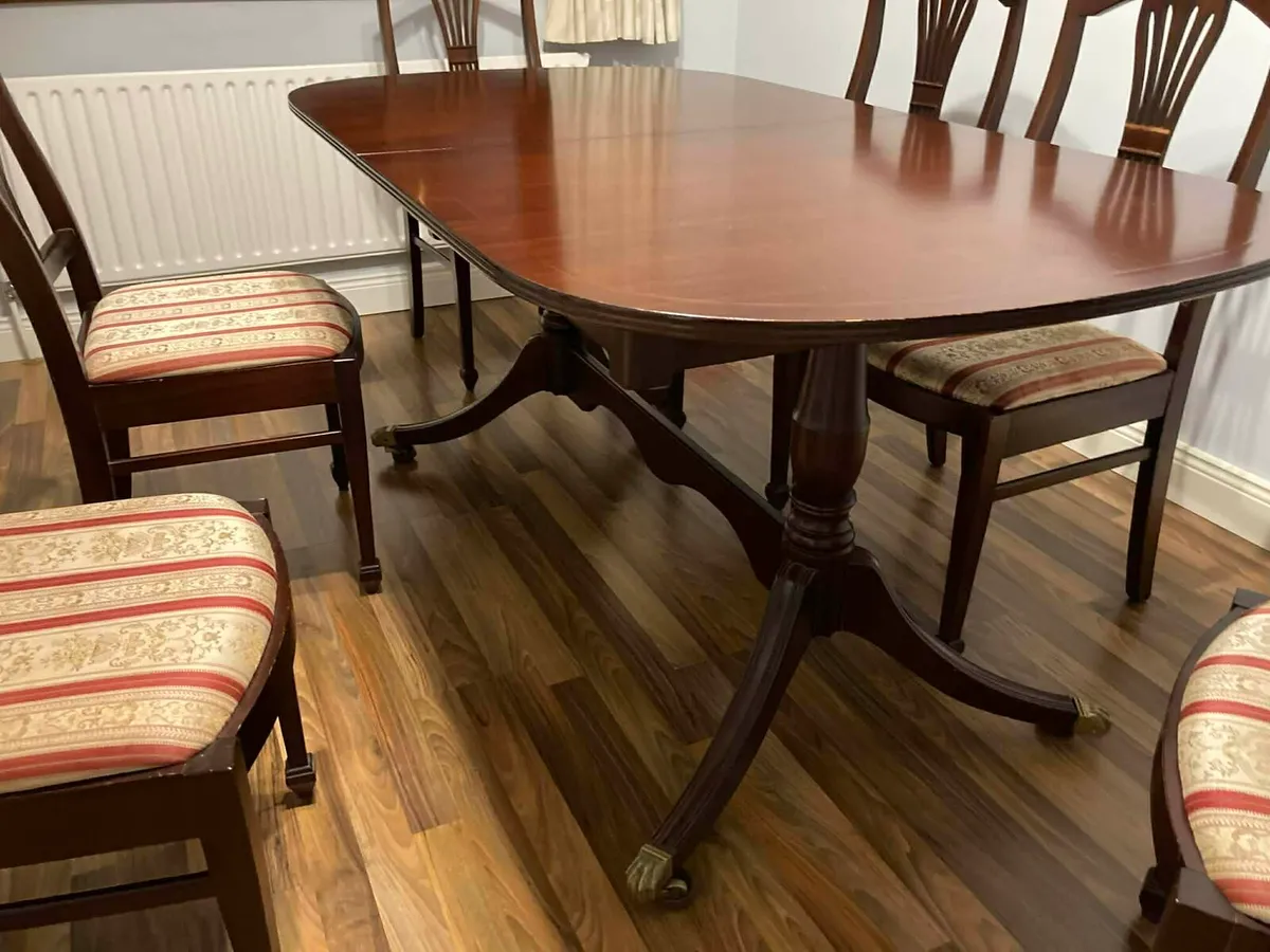 Mahogany Table 5ft 6", extends to 7 ft, 3 ft wide - Image 2
