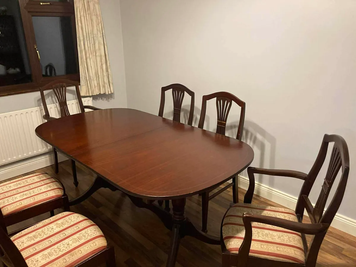 Mahogany Table 5ft 6", extends to 7 ft, 3 ft wide - Image 1