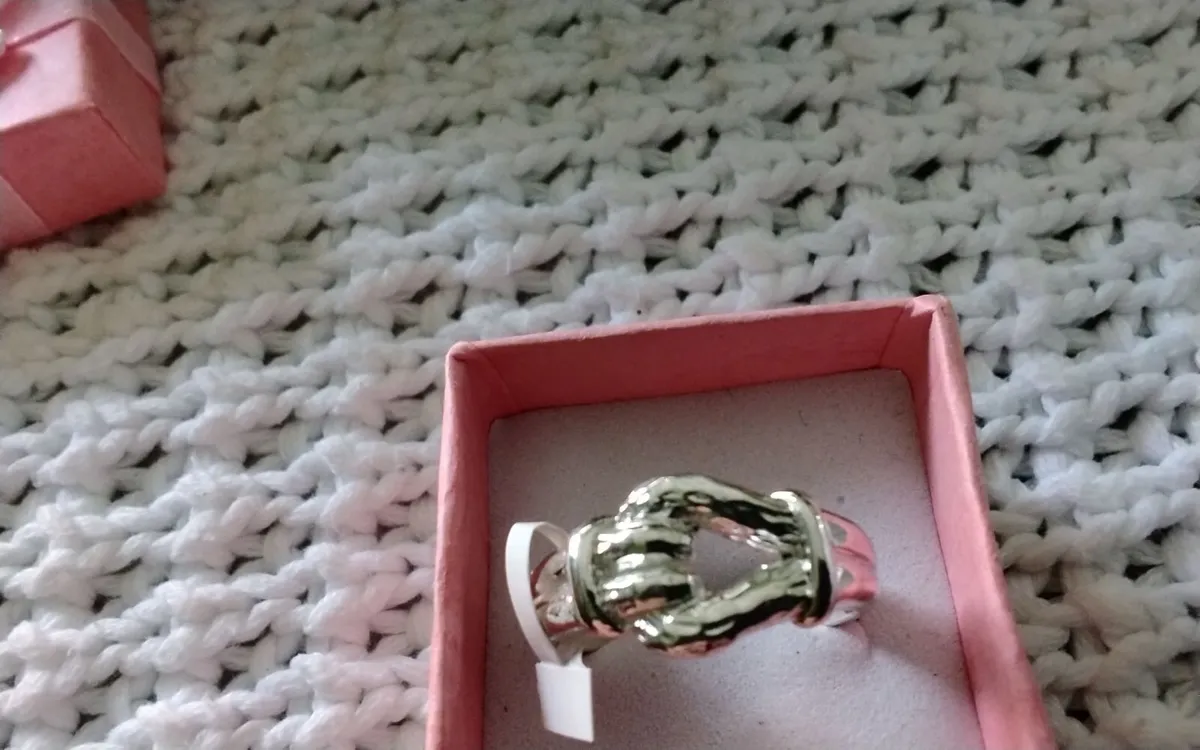Sterling silver chunky love knot ring size Q new - Image 4