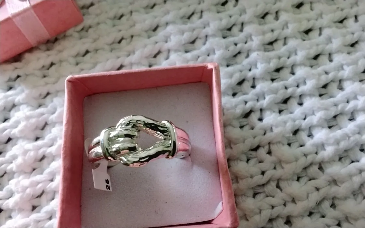 Sterling silver chunky love knot ring size Q new - Image 1