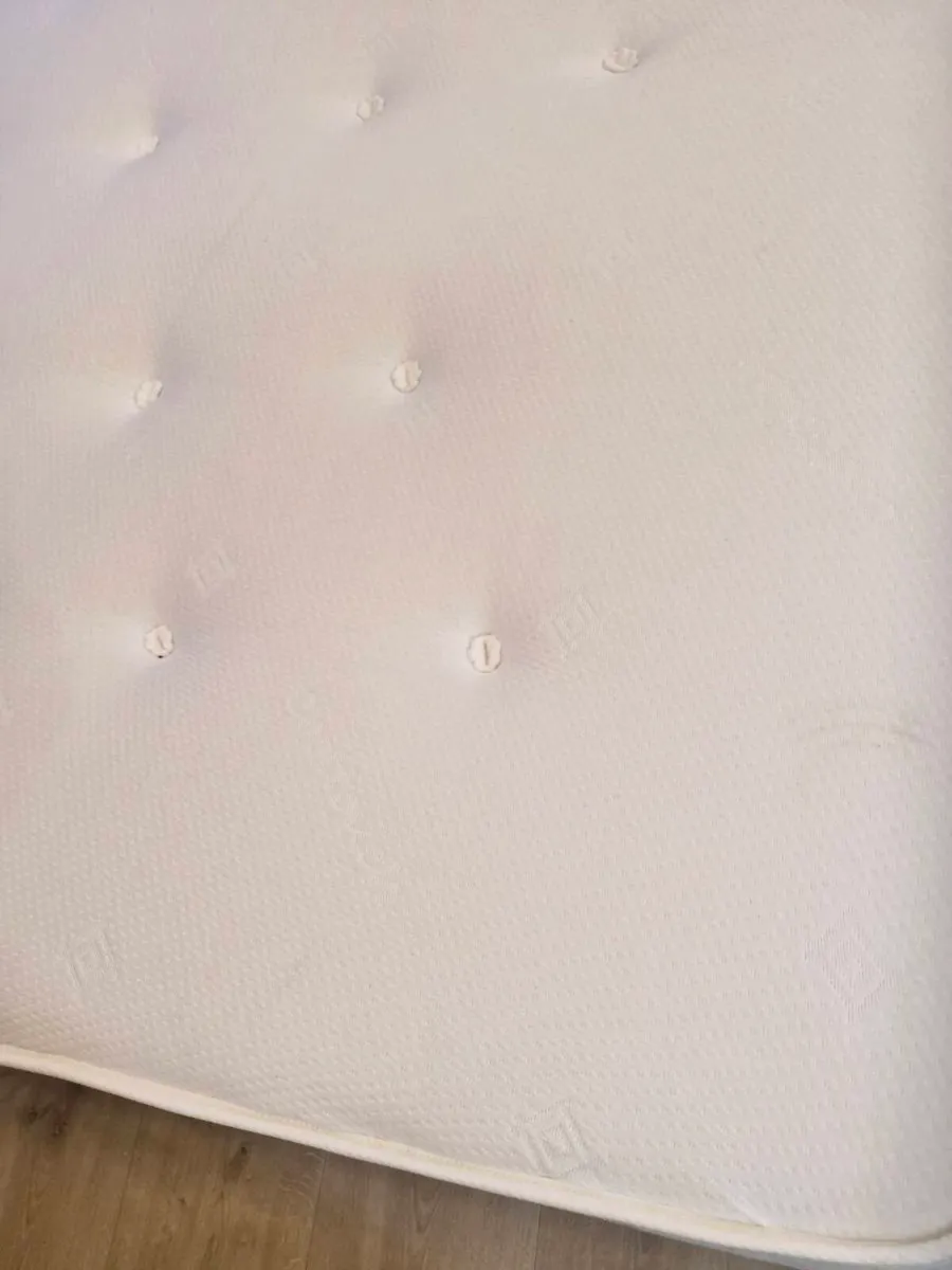 6 foot mattress - Image 1