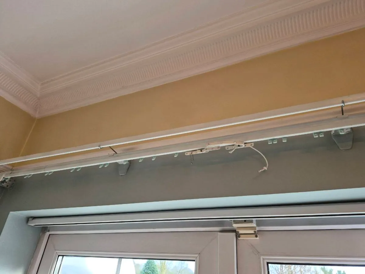 Curtin track rail - Image 1