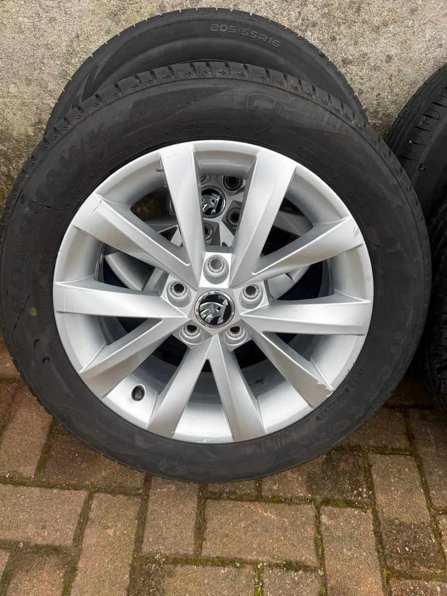 Skoda Octavia Alloy Wheels & Tyres 205/55/ R16 - Image 1
