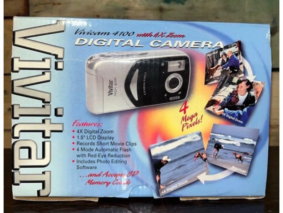 Vintage digital camera - Image 1