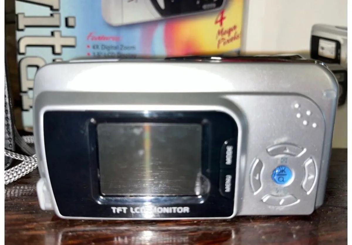 Vintage digital camera - Image 2