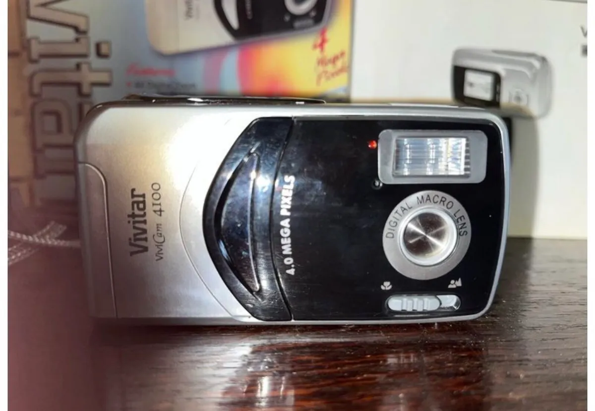 Vintage digital camera - Image 3