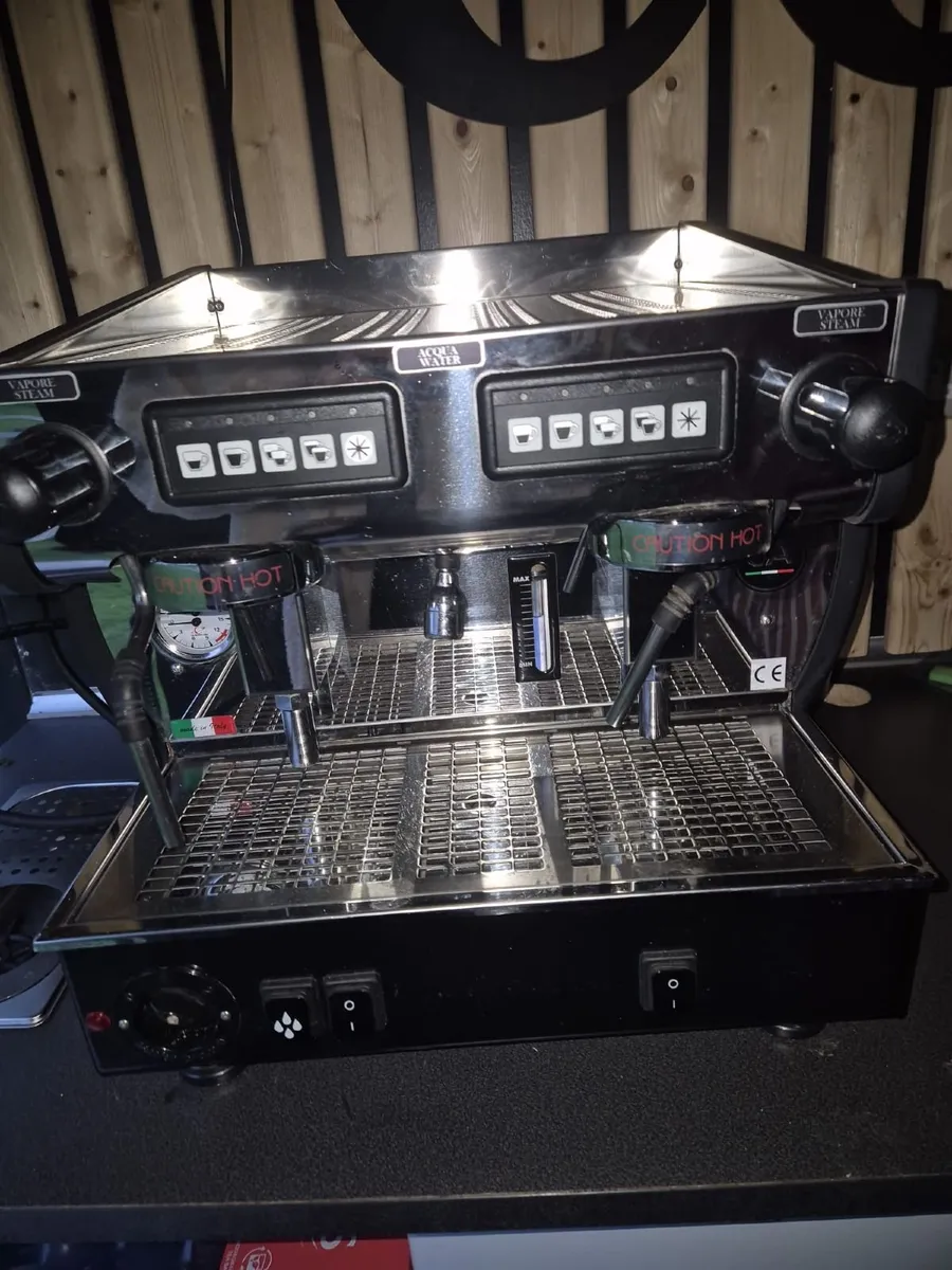 La nuova era aurora 2GR compact coffee machine