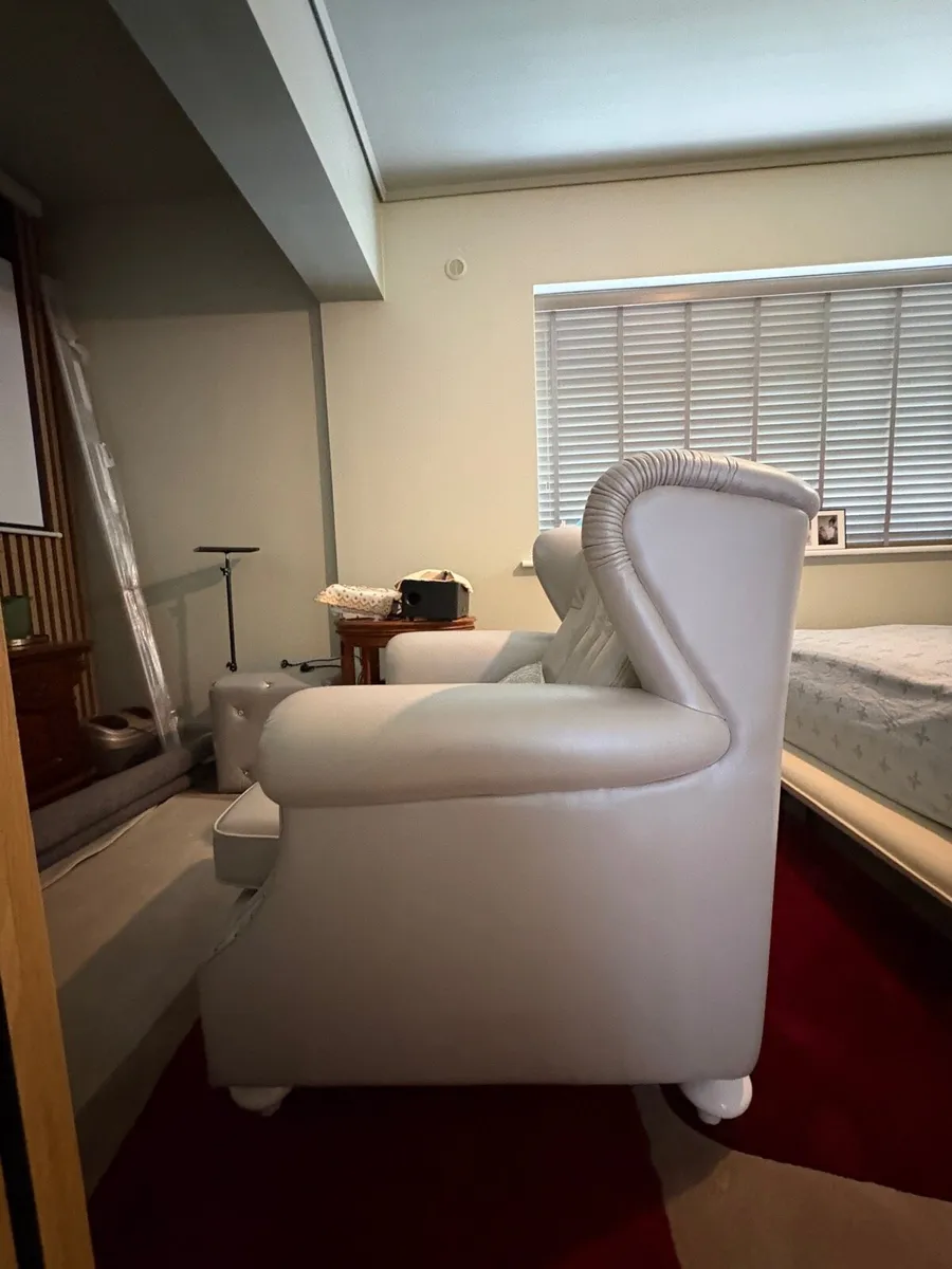 Italian leather Sofa - Image 2