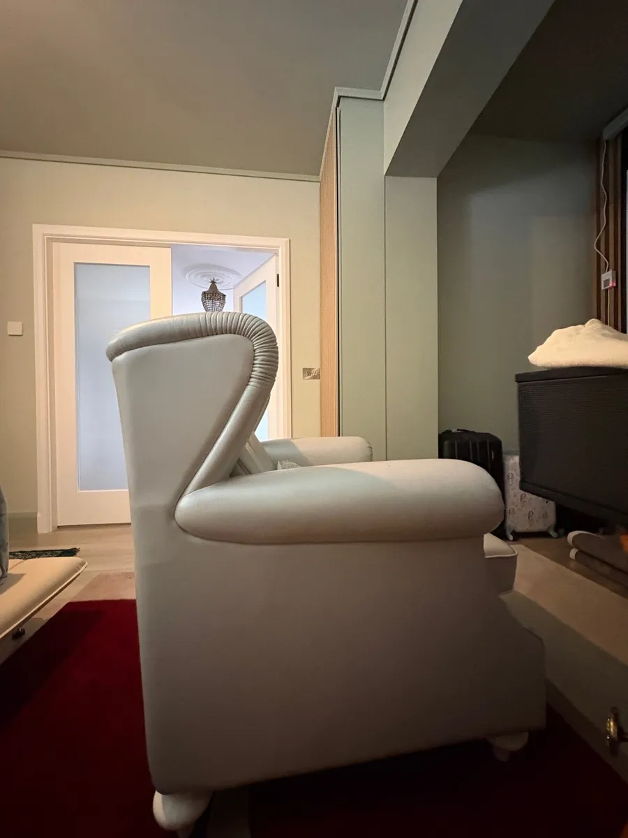 Italian leather Sofa - Image 4