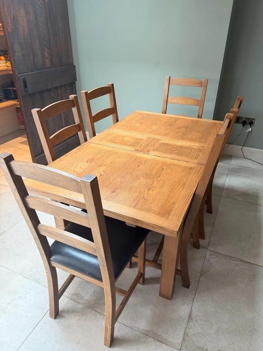Solid Oak dining table & 6 x chairs - Image 4