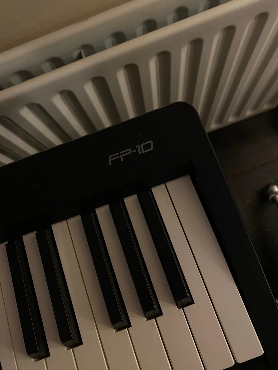 Roland FP10 Piano Bundle - Image 2