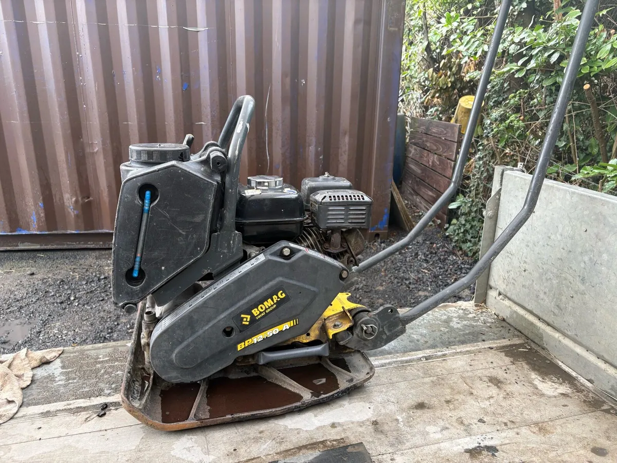 Bomag Wacker plate - Image 1