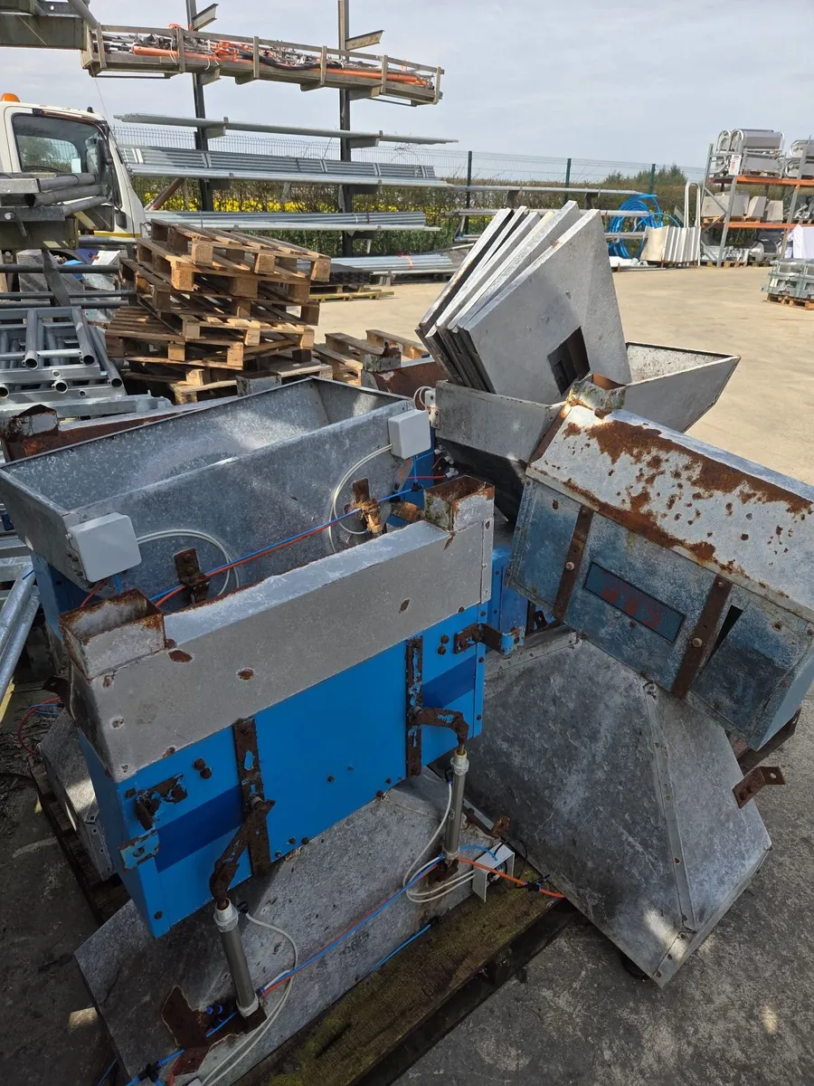 Cashman Air Feeders - Image 1