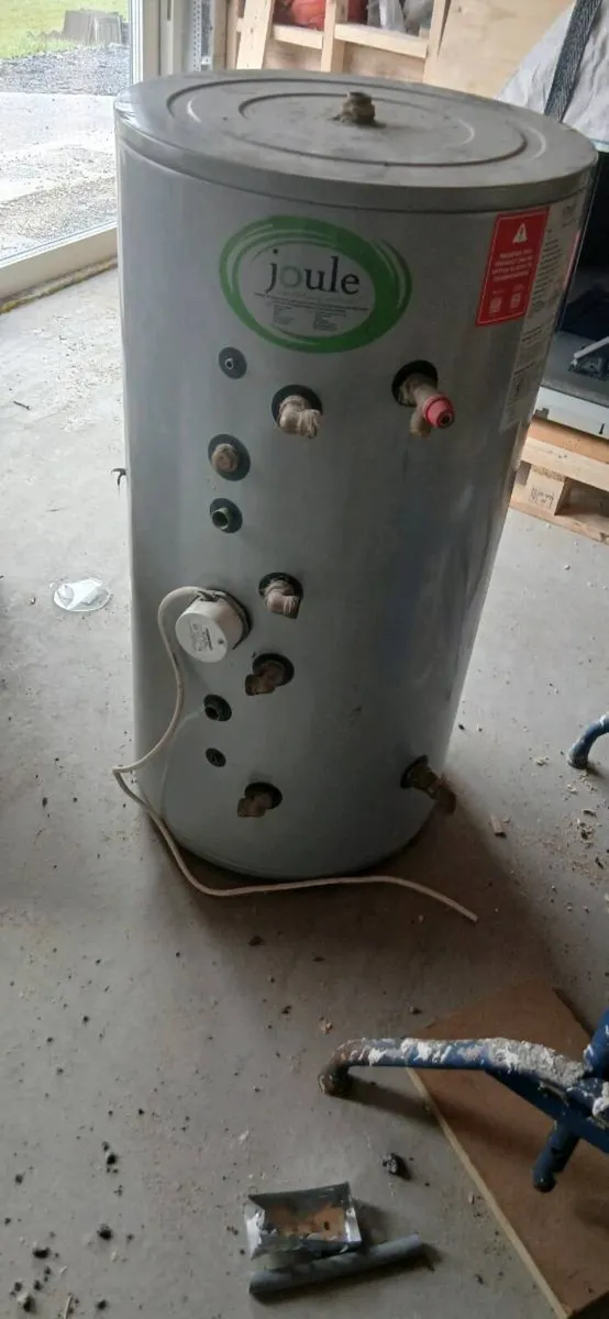Hot water cylinder - Image 2