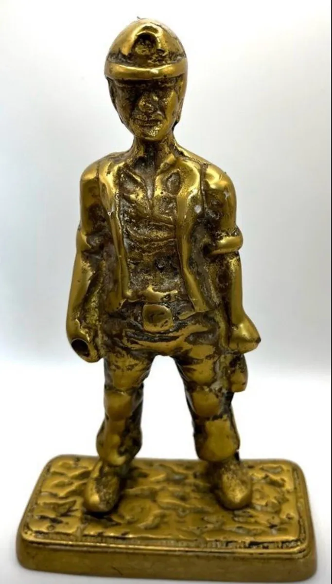 Solid heavy brass Vinatge construction worker - Image 4