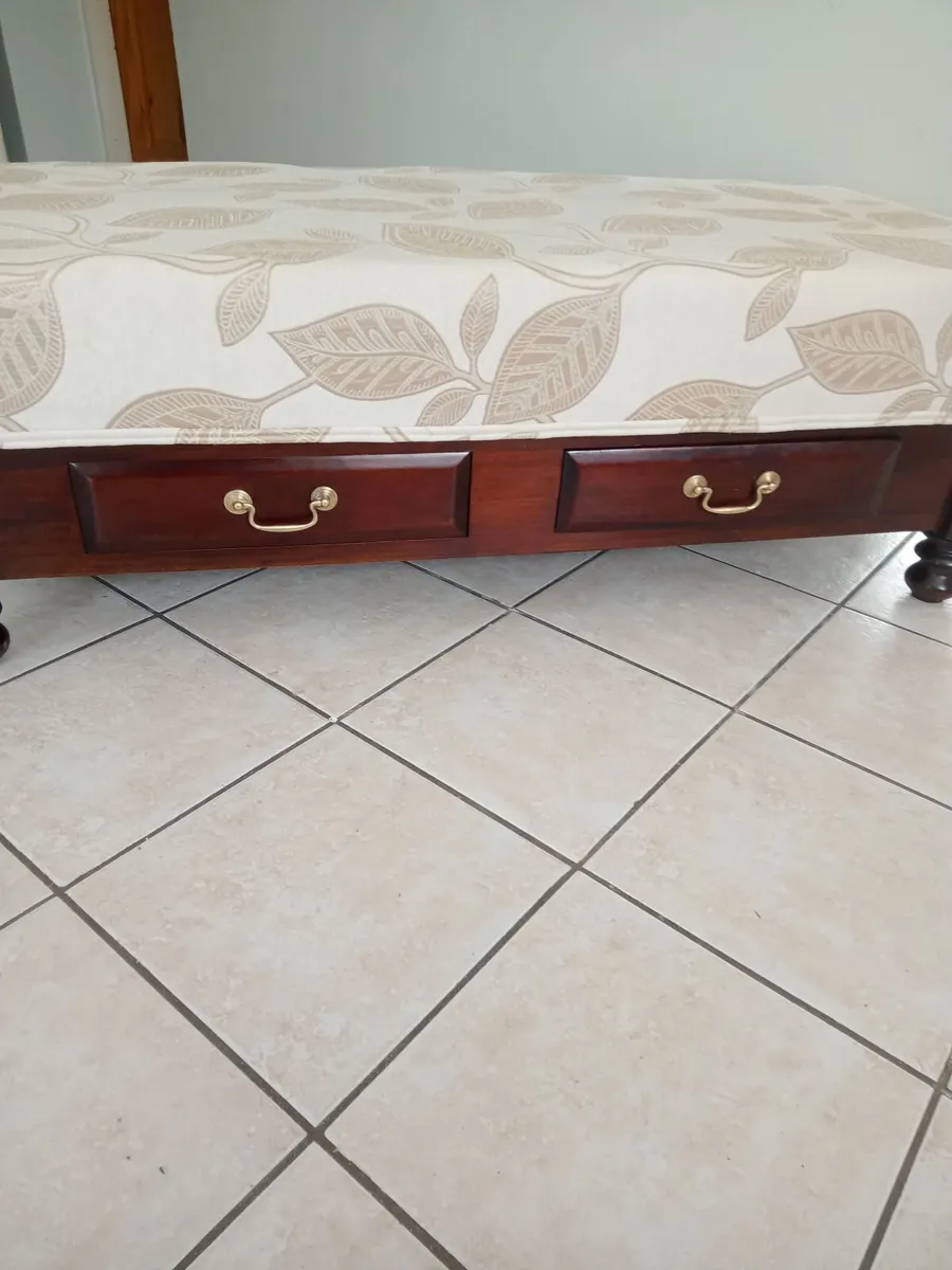 Ottoman/Footstool - Image 2