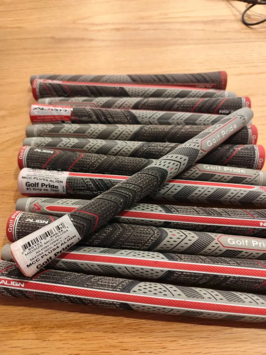 Mid size Golf Pride MCC +4 Align Grips - Image 1