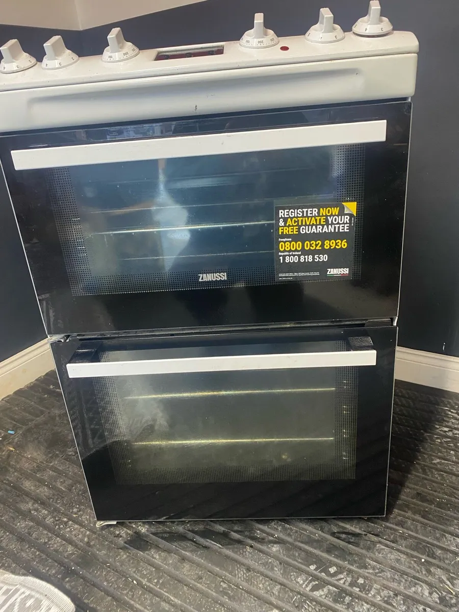 Zanussi ceramic hob white cooker. - Image 1