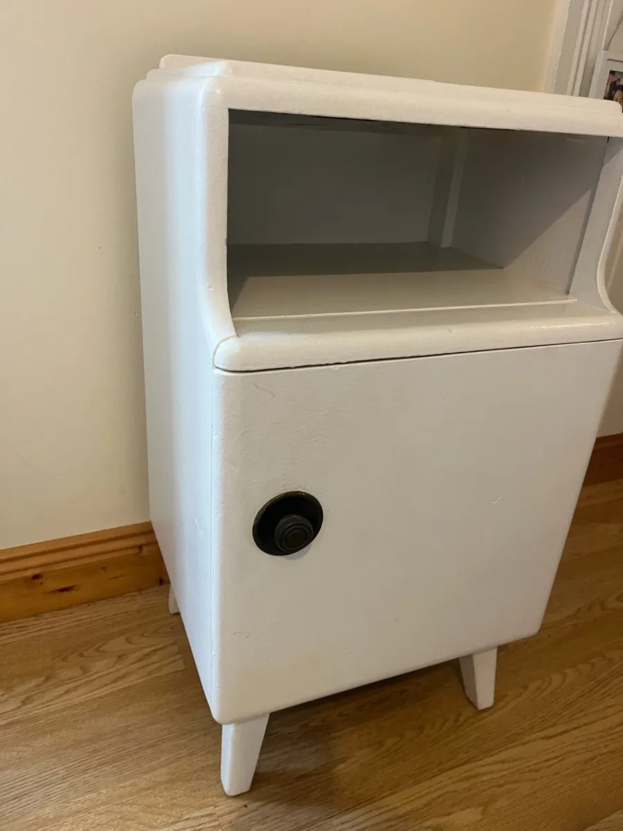 White bedside locker - Image 3