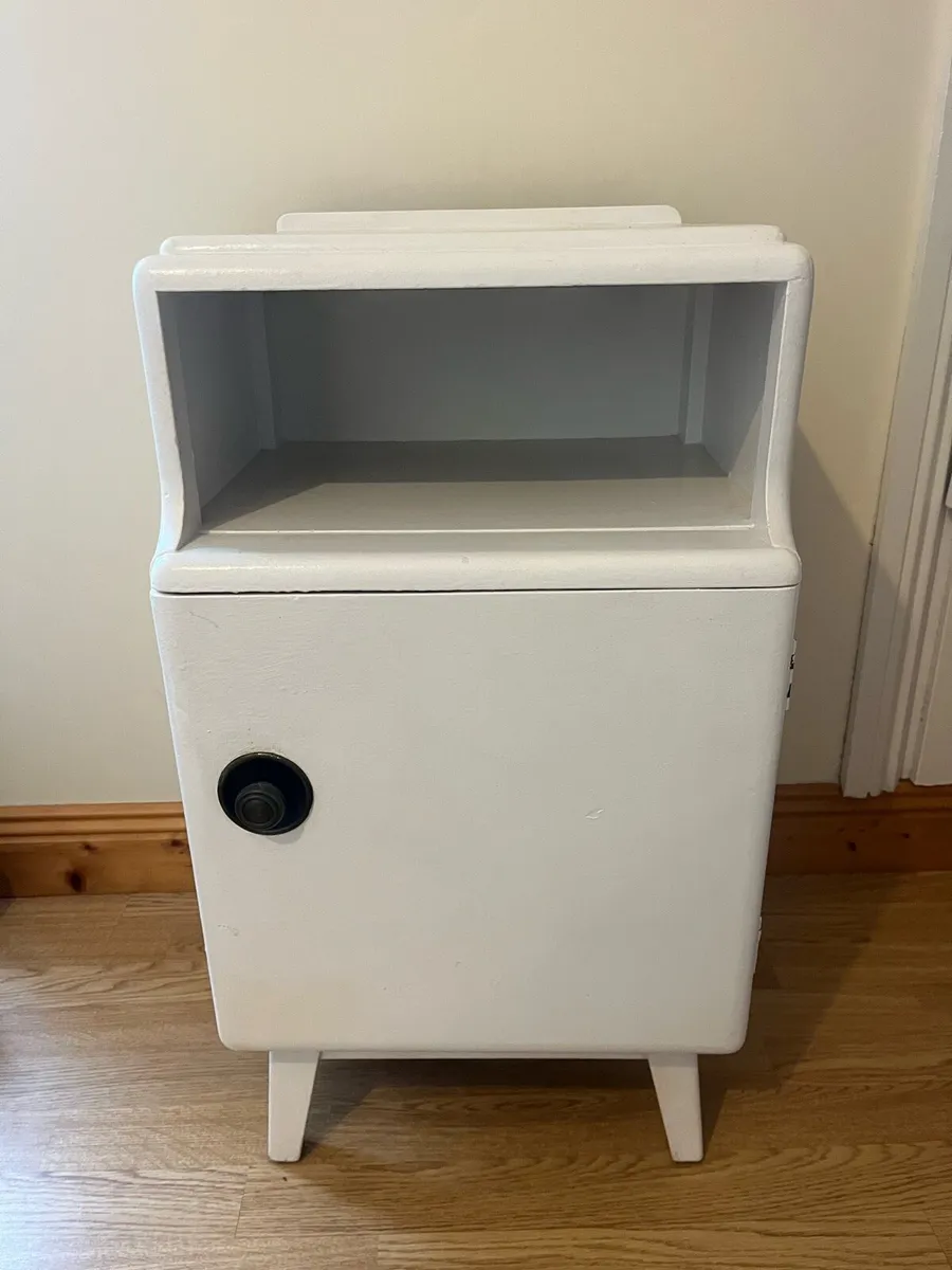 White bedside locker - Image 1