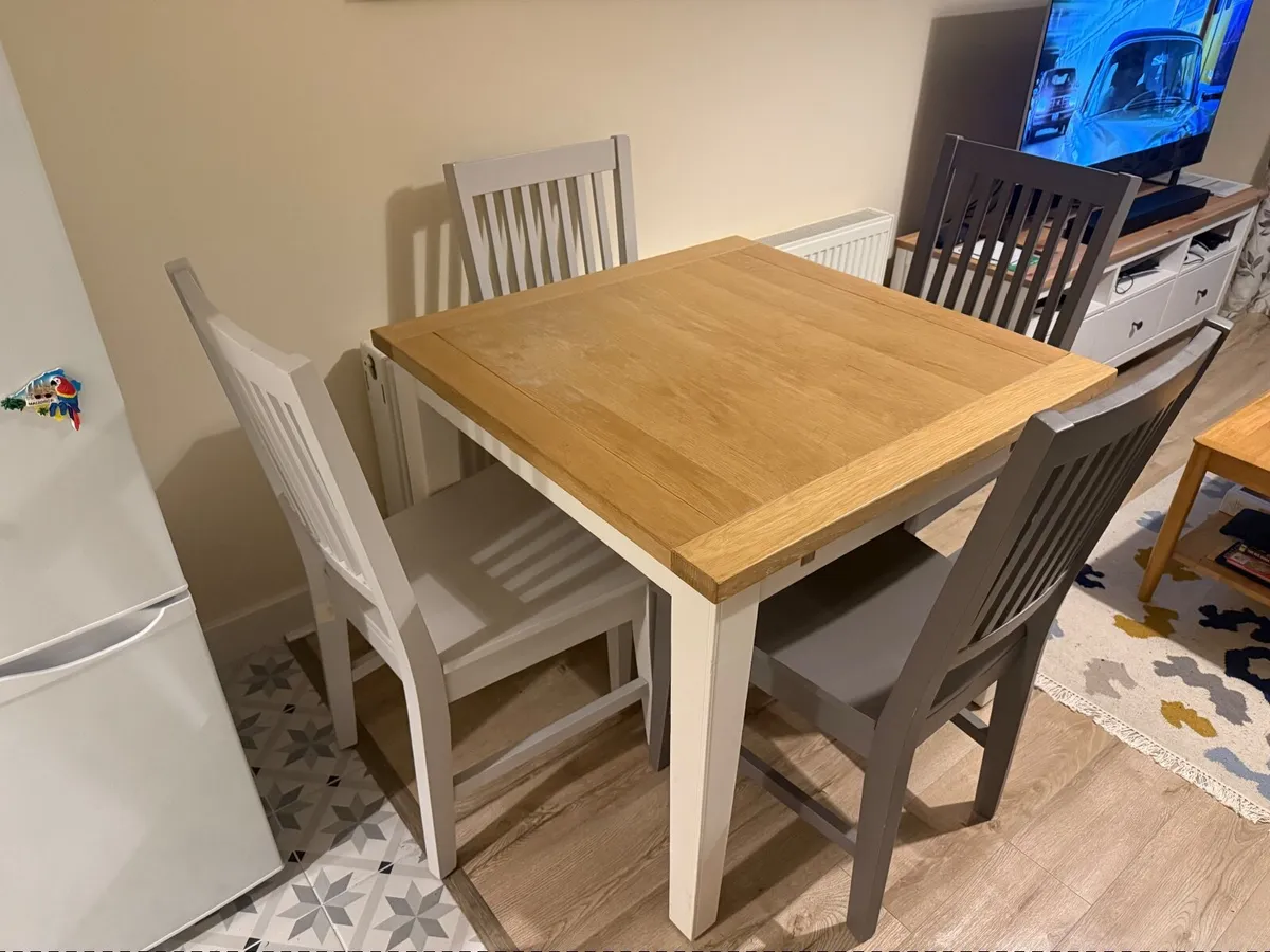 Oak table & chairs - Image 1