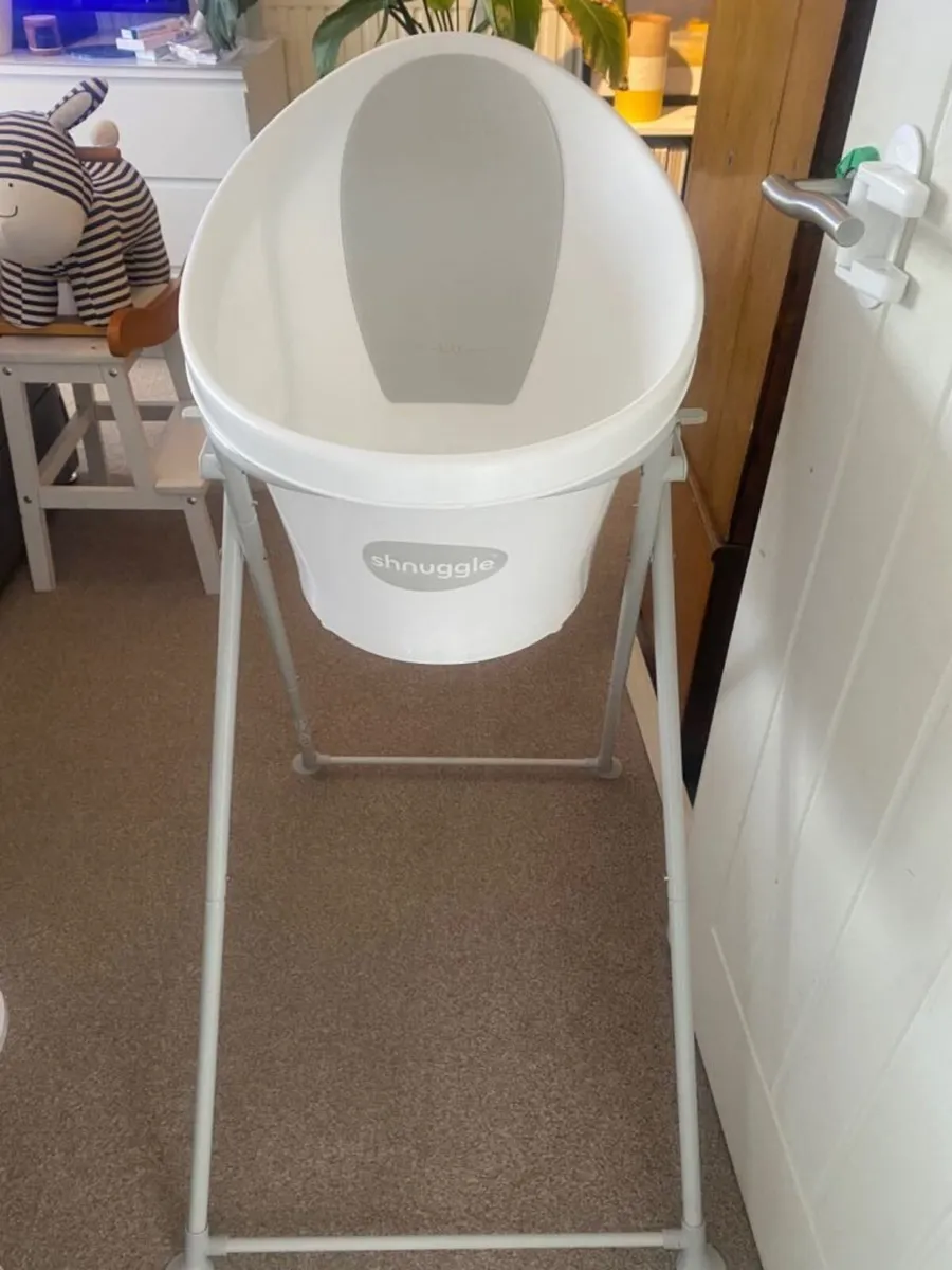 1/2 Price Shnuggle baby bath and stand