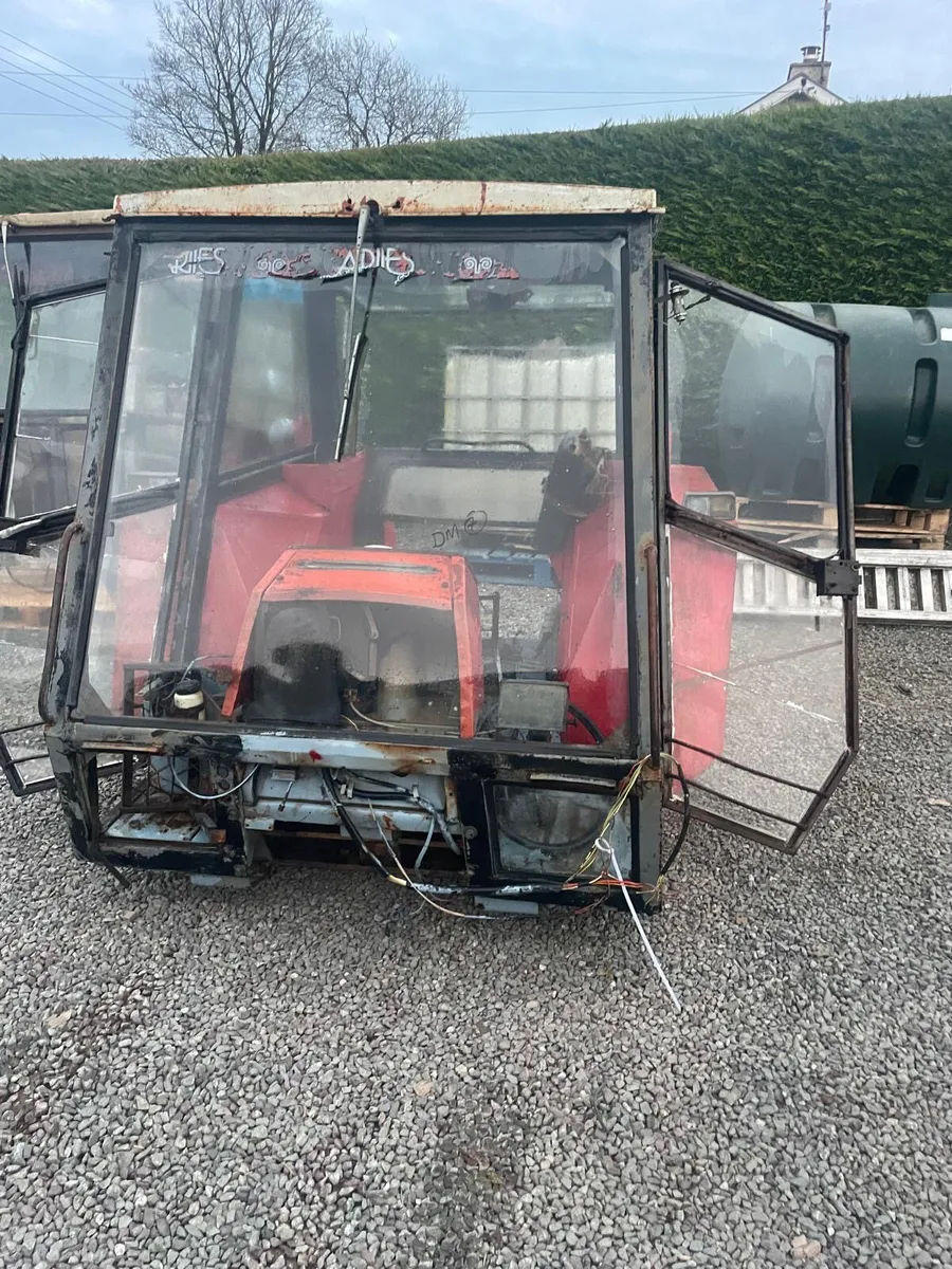 Ursus 385 Cab - Image 1