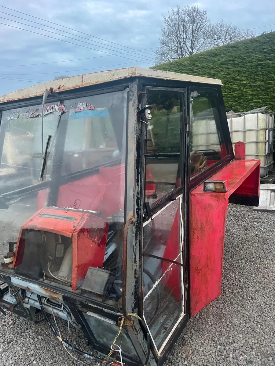 Ursus 385 Cab - Image 3