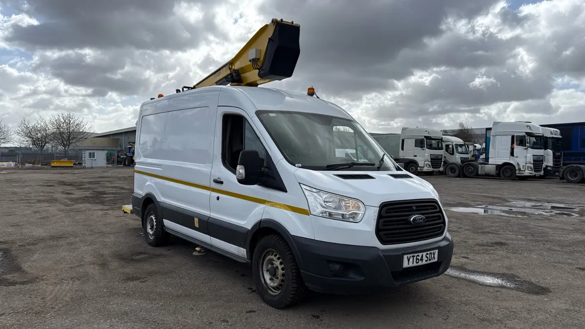 2015 Transit cherry picker 12.5 meter VERSALIFT - Image 2