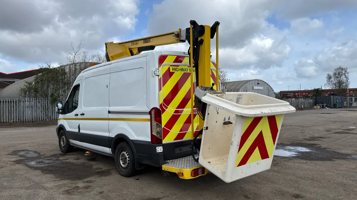 2015 Transit cherry picker 12.5 meter VERSALIFT - Image 1