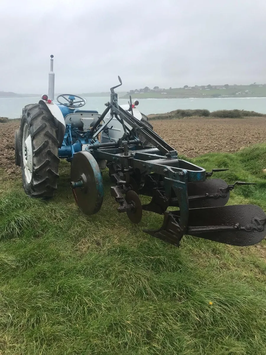 Ford Dexta & 3 Furrow Ransom Plough - Image 2