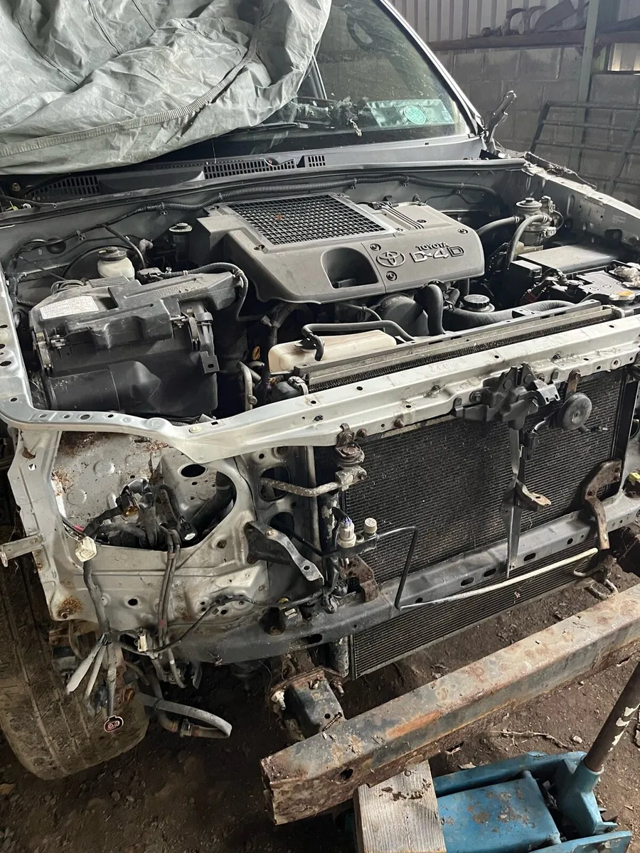 Landcruiser breaking - Image 1