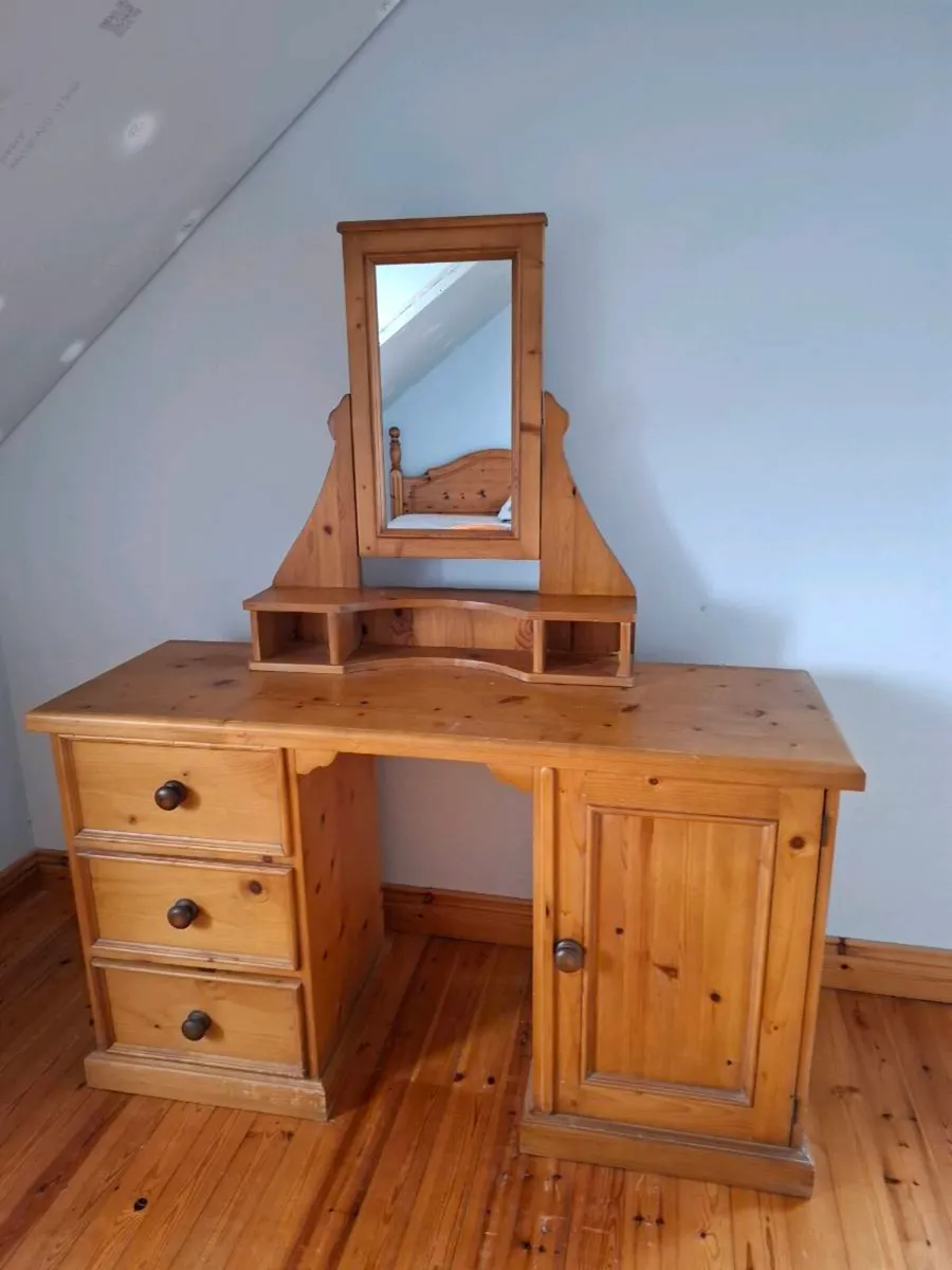 Dresser - Image 1