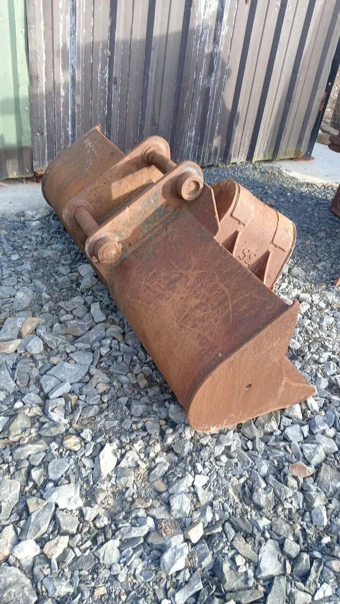 ditching bucket 65 mm pins €650 - Image 1