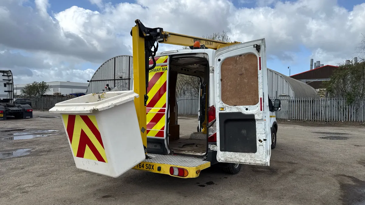 2014 Transit 3.5 ton Cherry picker 12.5 meter hois - Image 2